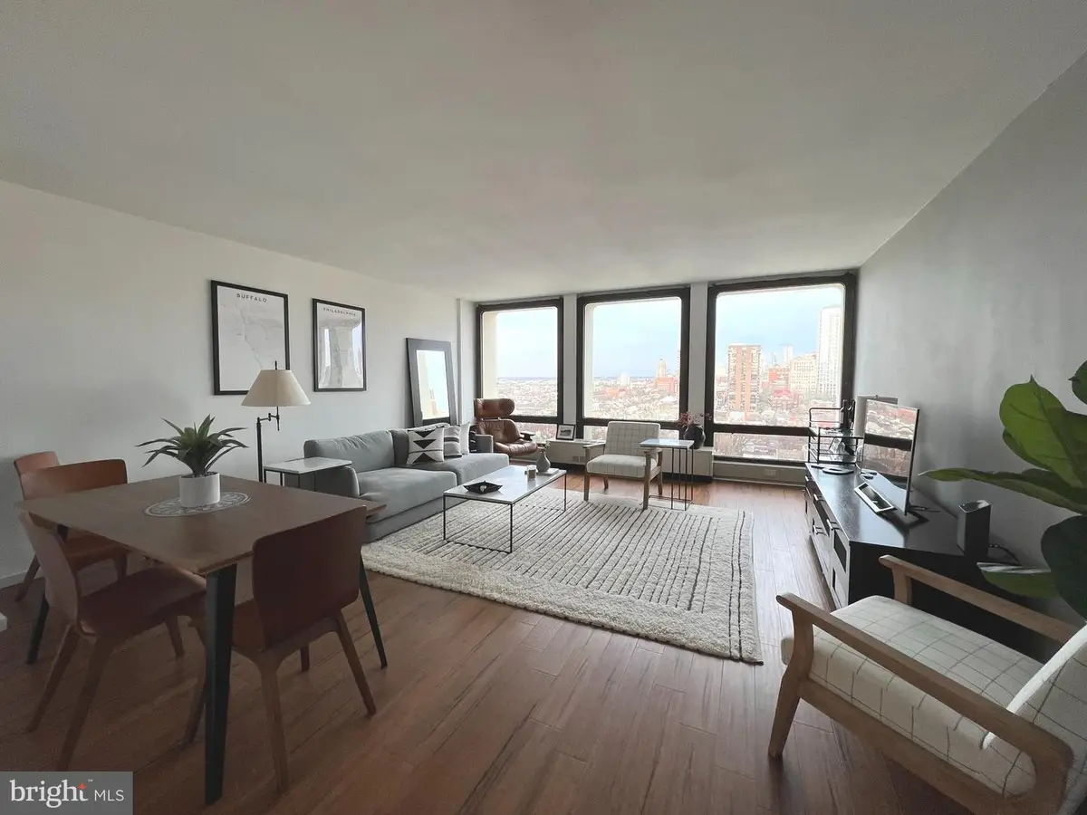 210 Locust St #15ew, Philadelphia, PA 19106 - Image #1