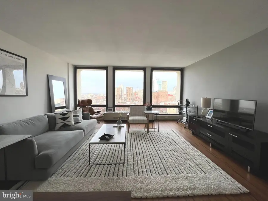 210 Locust St #15ew, Philadelphia, PA 19106 - Image #2