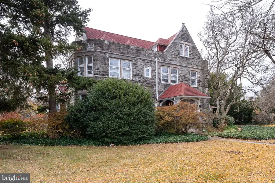 6323 Sherwood Rd, Philadelphia, PA 19151 - Image #2