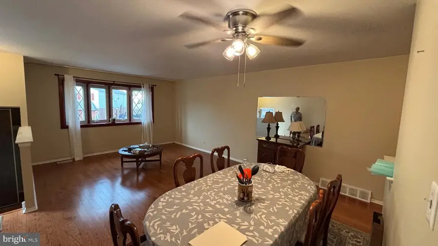 550 Arnold St, Philadelphia, PA 19111 - Image #3