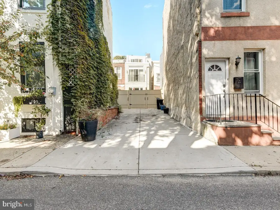 317 Manton St, Philadelphia, PA 19147 - Image #2