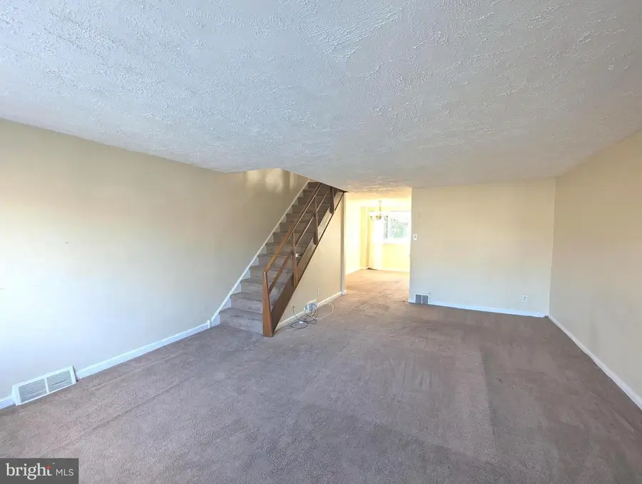 6588 W Walnut Park Dr, Philadelphia, PA 19120 - Image #2