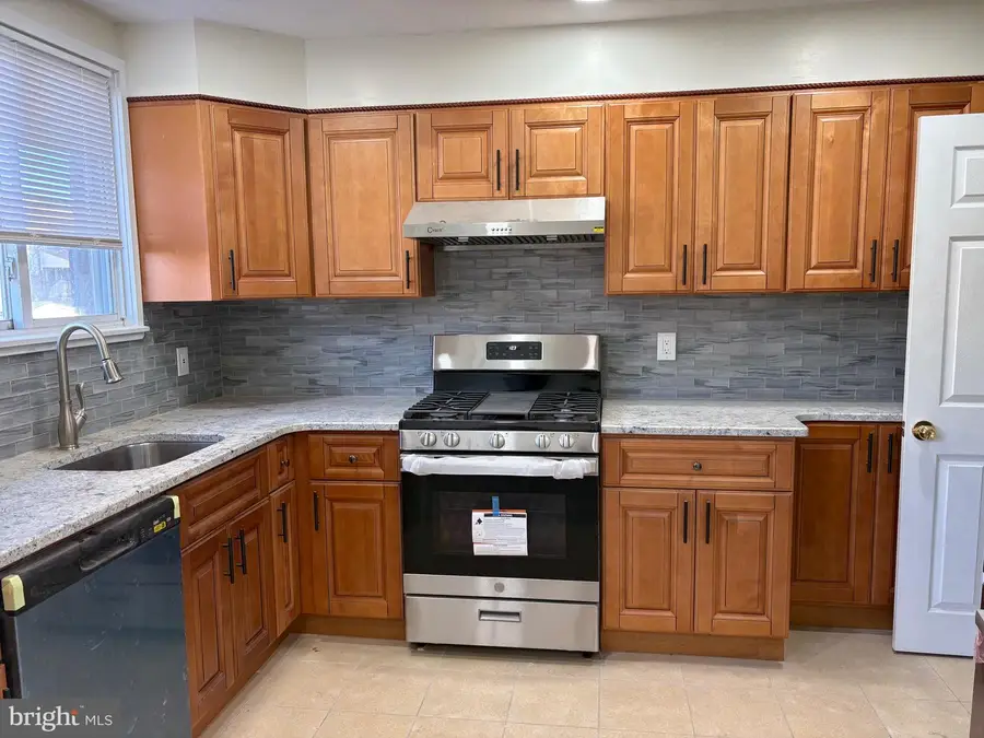 439 E Howell St, Philadelphia, PA 19120 - Image #3