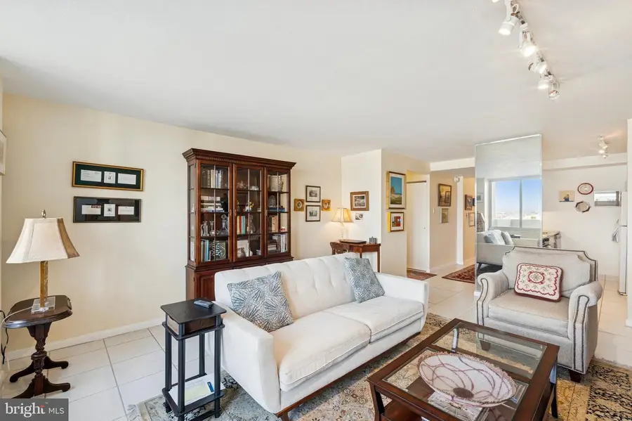 604-36 S Washington Sq #2308, Philadelphia, PA 19106 - Image #2