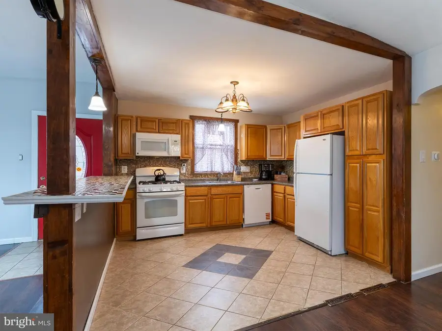 7039 Crease Ln, Philadelphia, PA 19128 - #2