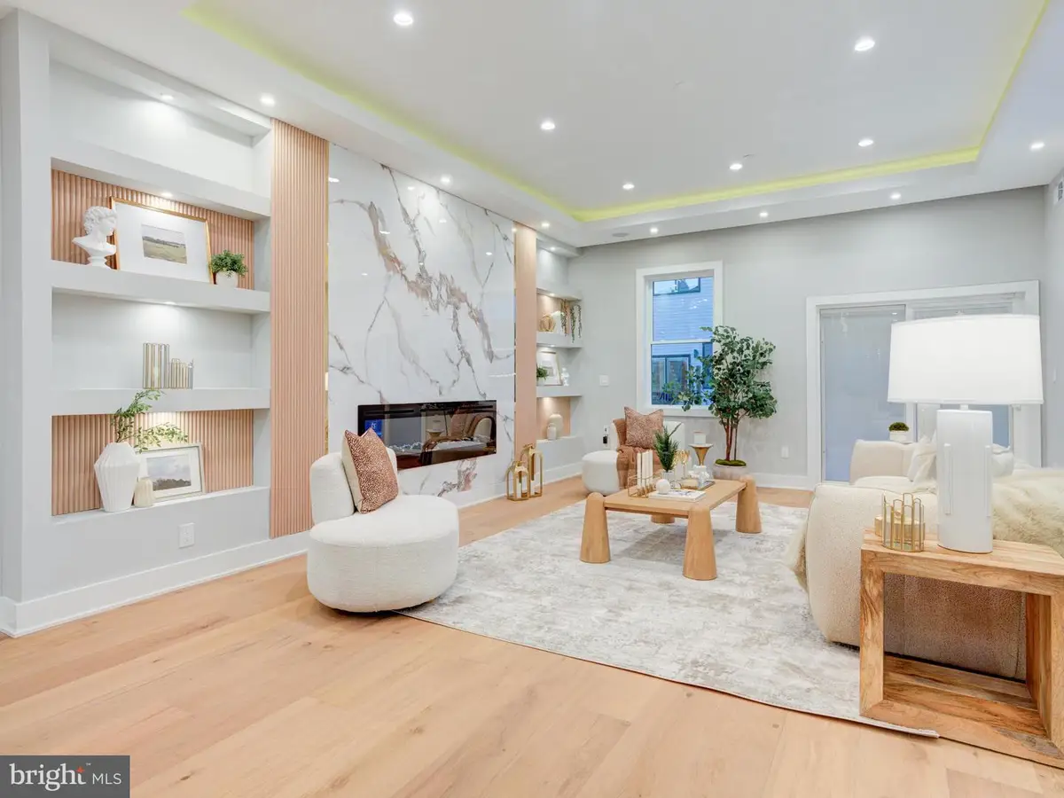 1019 E Palmer St, Philadelphia, PA 19125 - Image #1