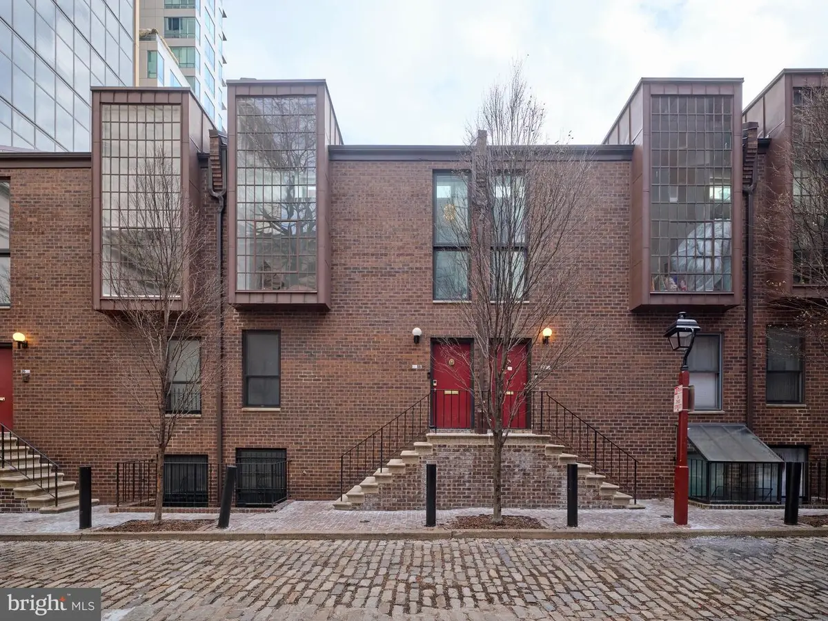 18 Saint James Ct, Philadelphia, PA 19106 - Image #1