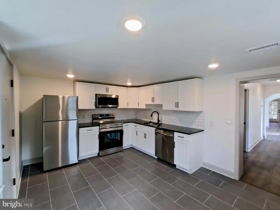 201 Rochelle Ave, Philadelphia, PA 19128 - Image #2