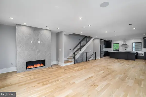 909 Emily St, PHILADELPHIA, PA 19148