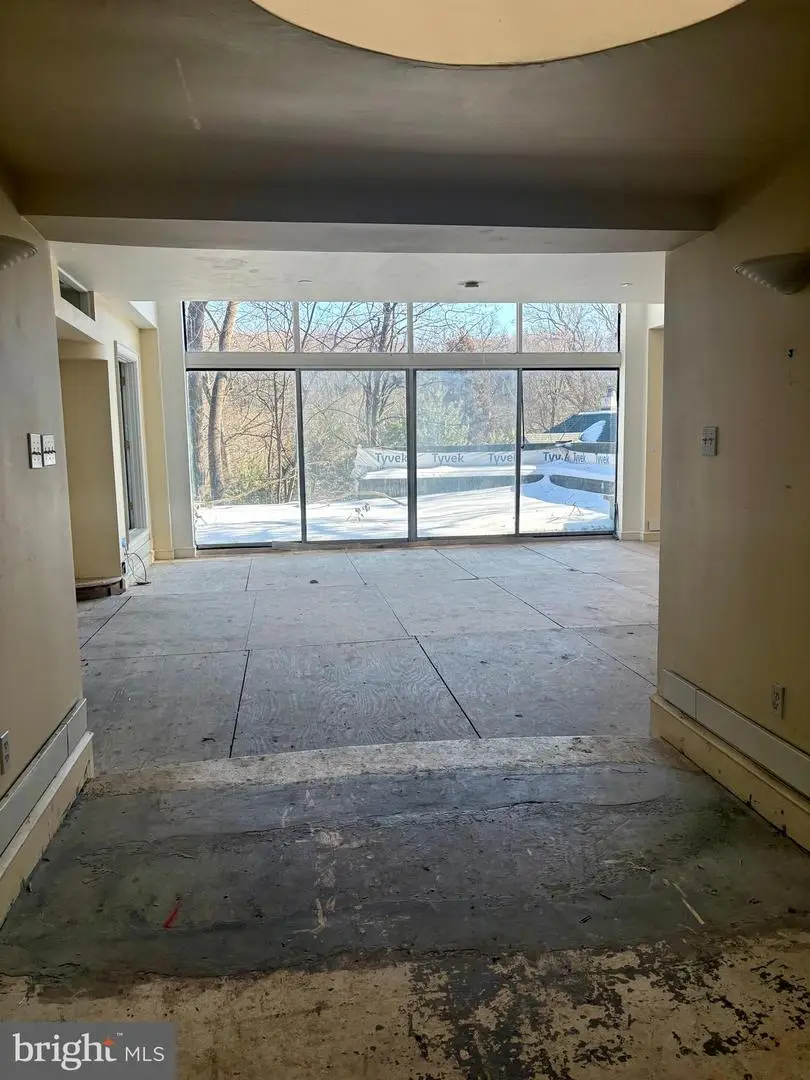 7615 Saint Martins Ln, Philadelphia, PA 19118 - #1