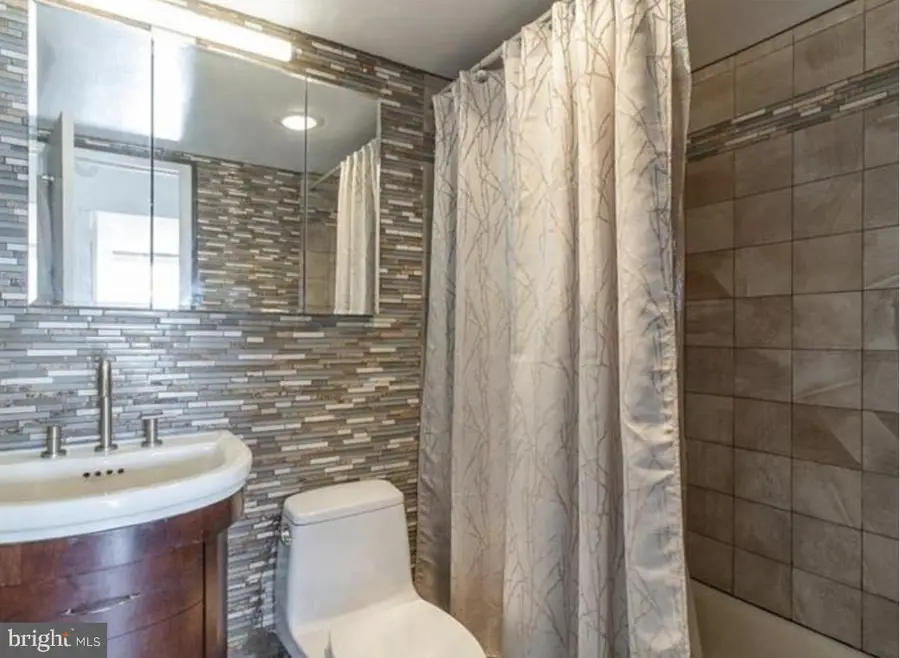 210 Locust St #10fw, Philadelphia, PA 19106 - Image #3