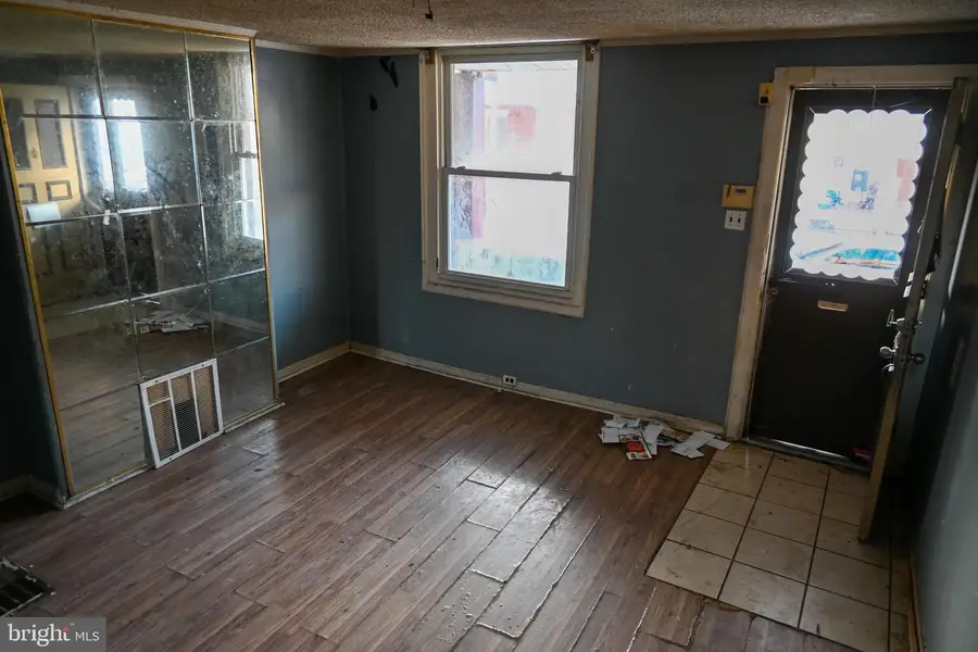 547 S Salford St, Philadelphia, PA 19143 - #3