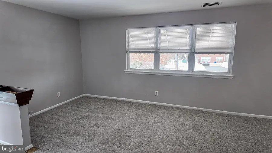 3303 S Keswick Cir, Philadelphia, PA 19114 - #2