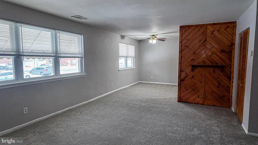 3303 S Keswick Cir, Philadelphia, PA 19114 - #3