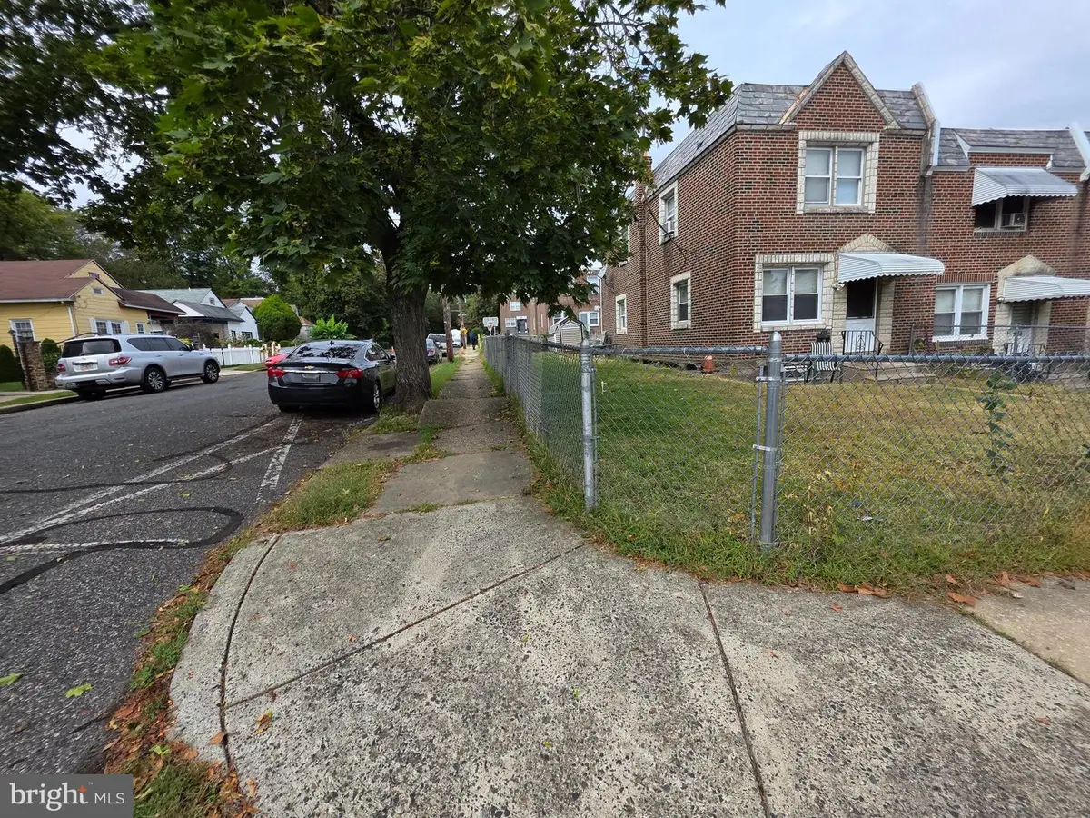 5800 Weymouth St, Philadelphia, PA 19120 - #1