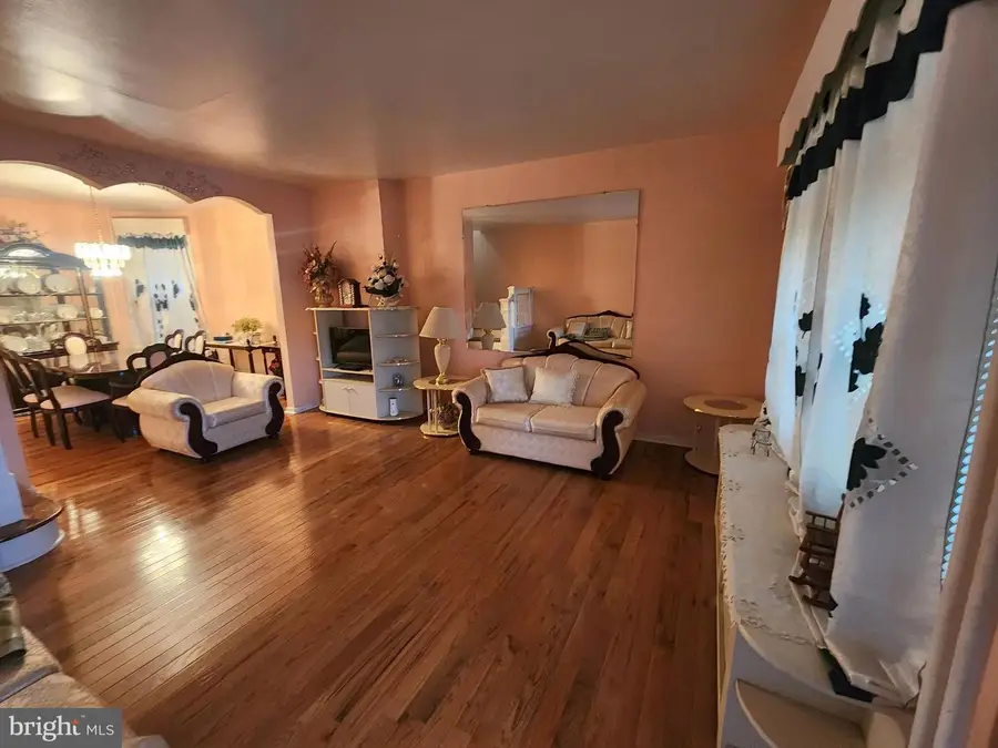 352 N Simpson St S, Philadelphia, PA 19139 - #2