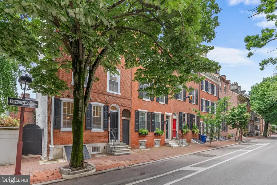 202 Spruce St, Philadelphia, PA 19106 - #2