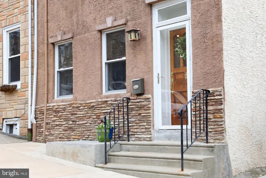 204 Dawson St, Philadelphia, PA 19128 - #3