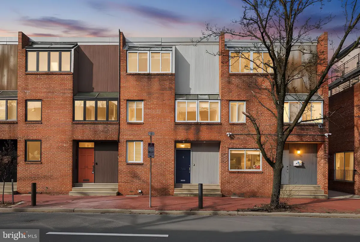 711 Lombard St, Philadelphia, PA 19147 - #1