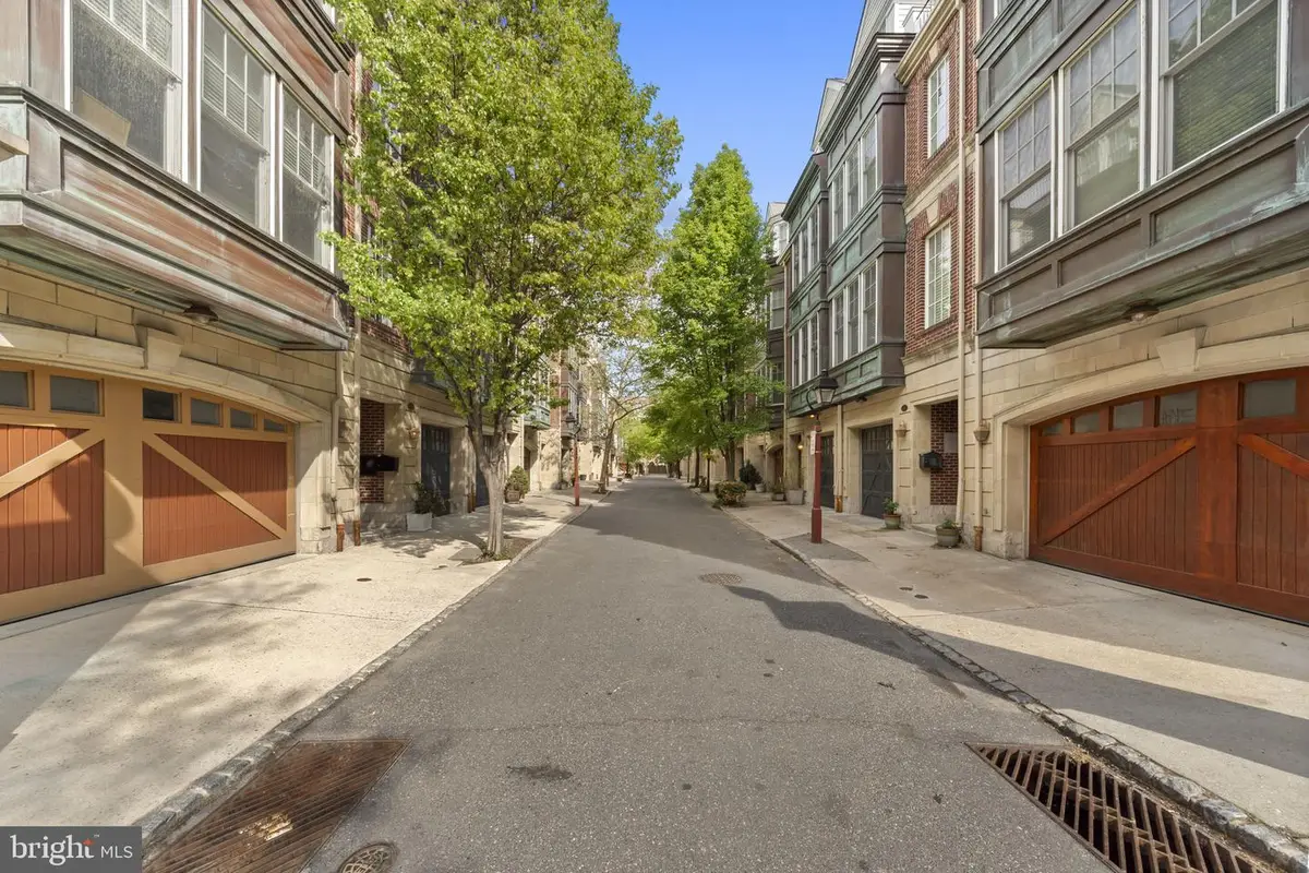 220 Gaskill St, Philadelphia, PA 19147 - #1