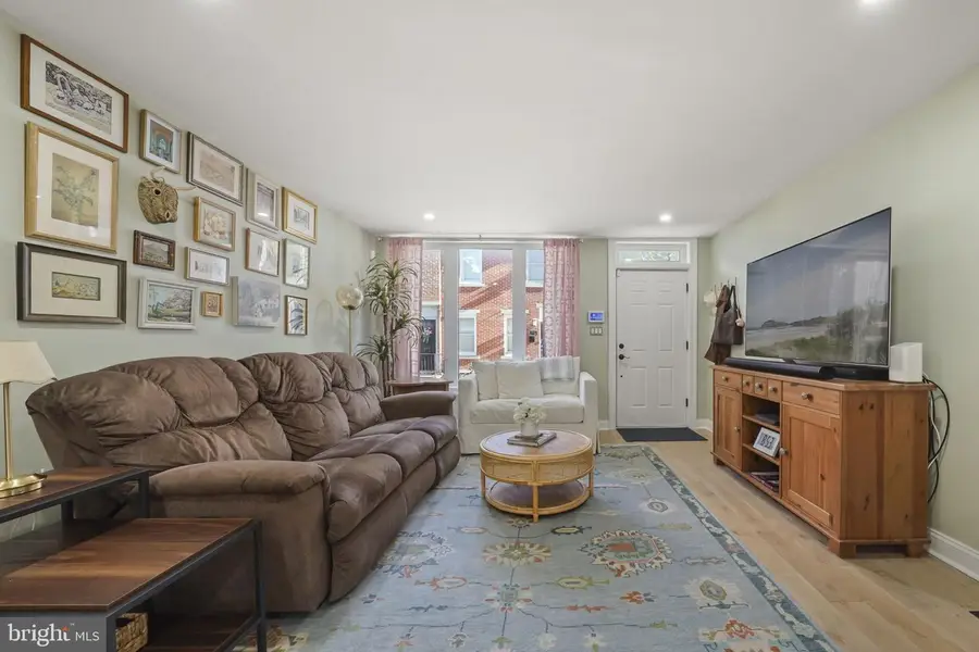 2006 Saint Albans St, Philadelphia, PA 19146 - #2