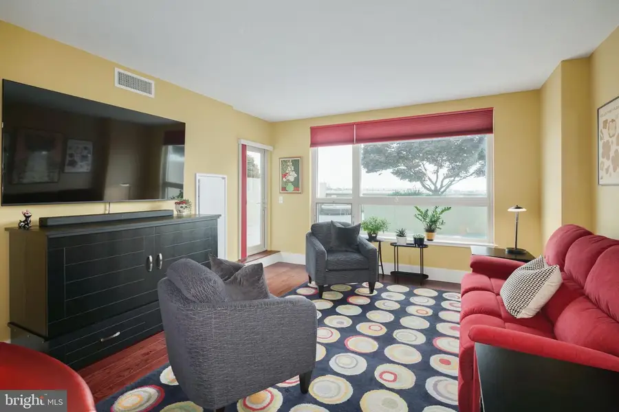 717 S Columbus Blvd #406, Philadelphia, PA 19147 - #2