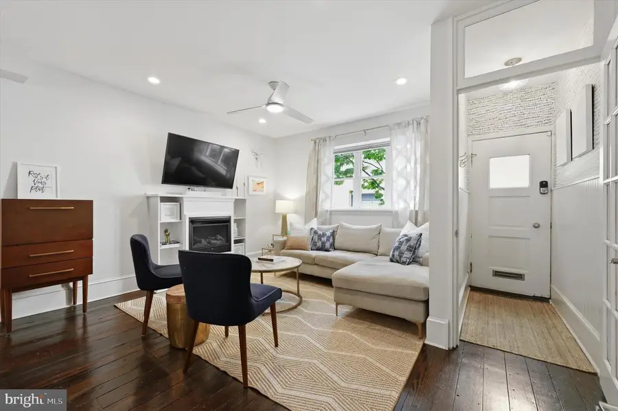 913 S 10th St, Philadelphia, PA 19147 - #3