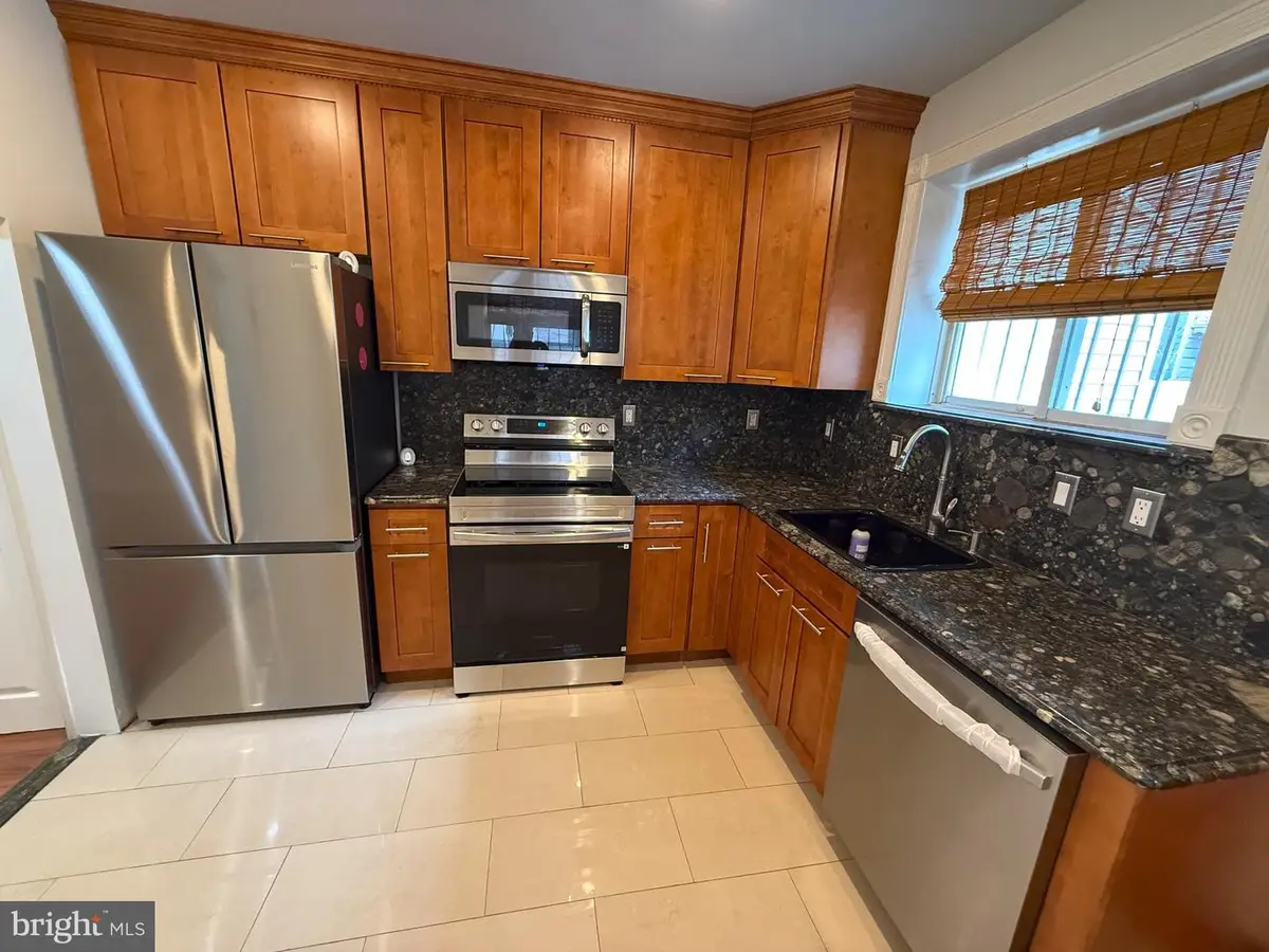 2527 S Hicks St, Philadelphia, PA 19145 - #1