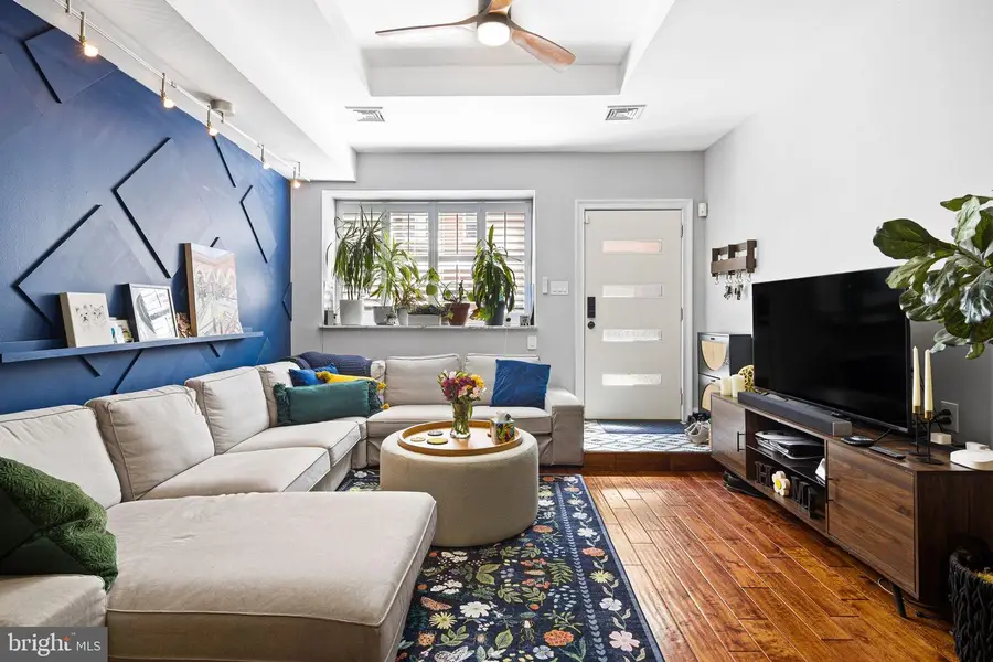 806 S 8th, Philadelphia, PA 19147 - #2