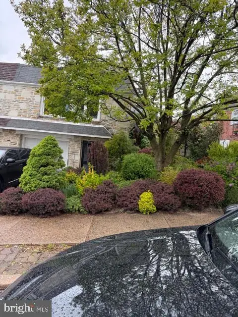 795 Hill Rd, Philadelphia, PA 19128 - #1