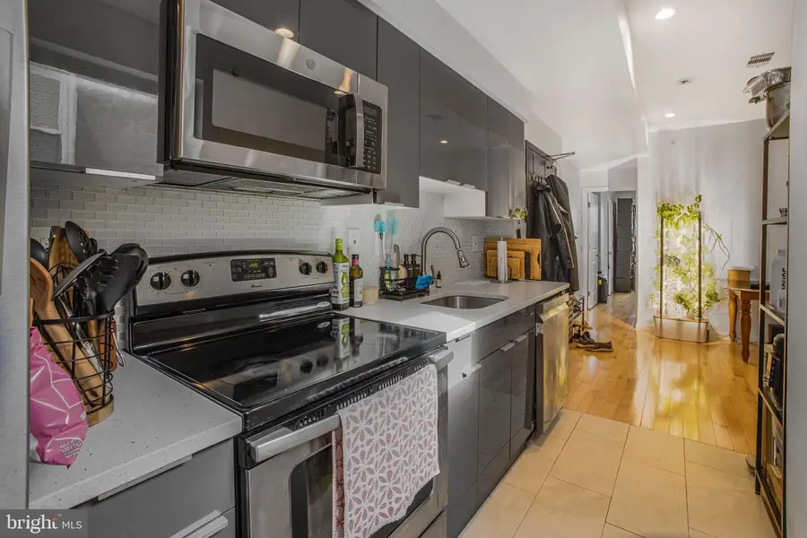 657 N 12th St, Philadelphia, PA 19123 - #3