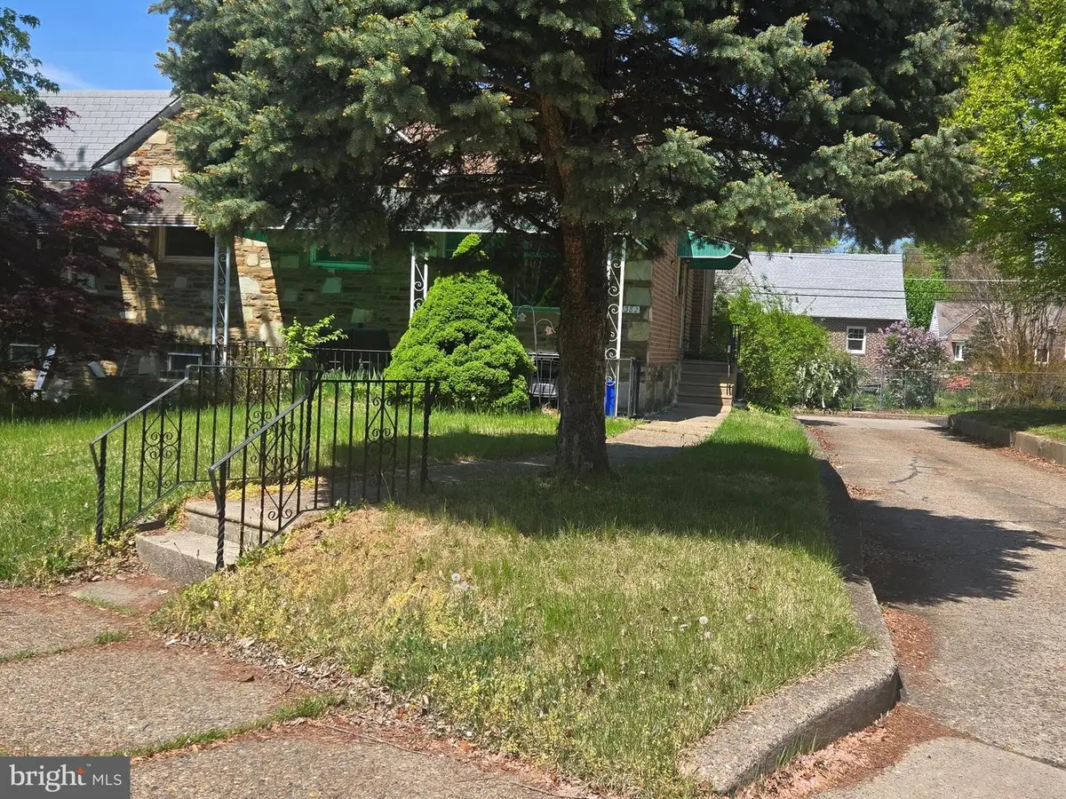 7382 Shelbourne St, Philadelphia, PA 19111 - #1