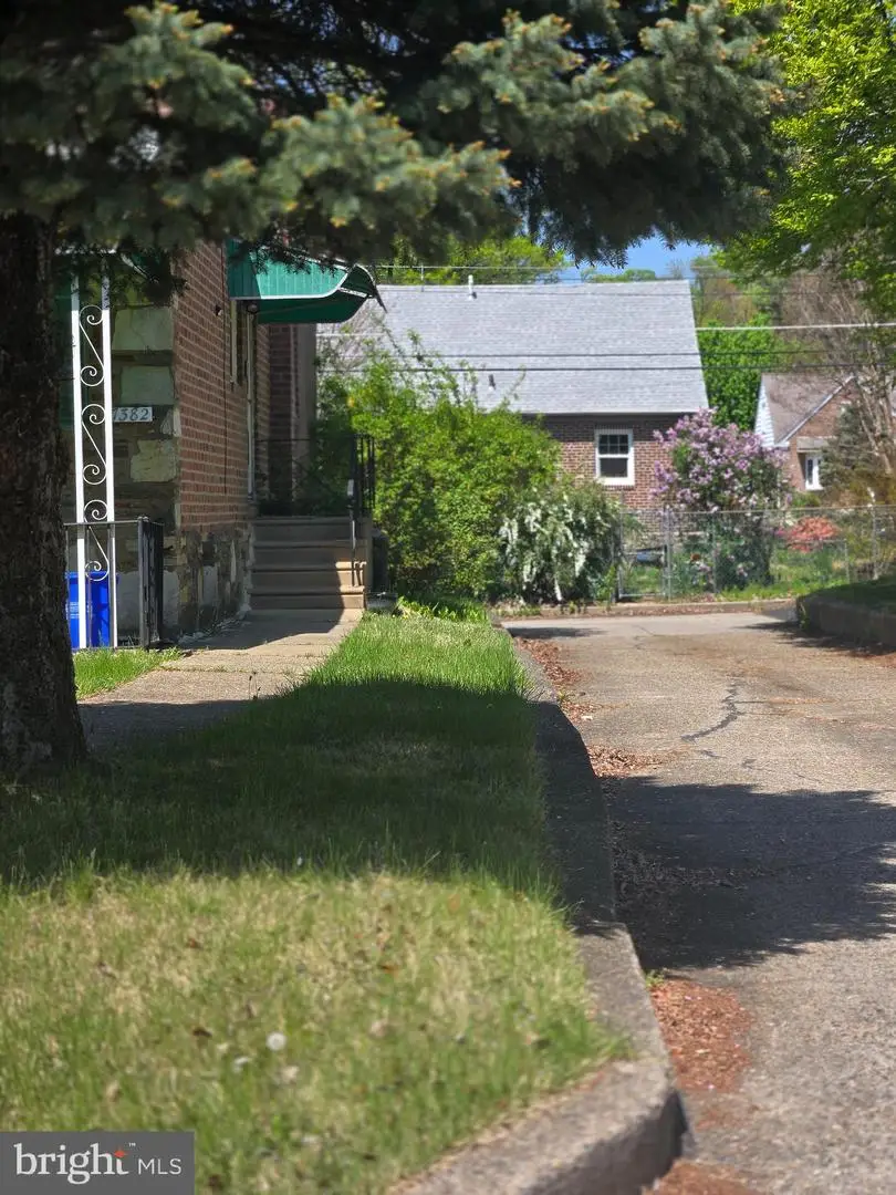 7382 Shelbourne St, Philadelphia, PA 19111 - #3