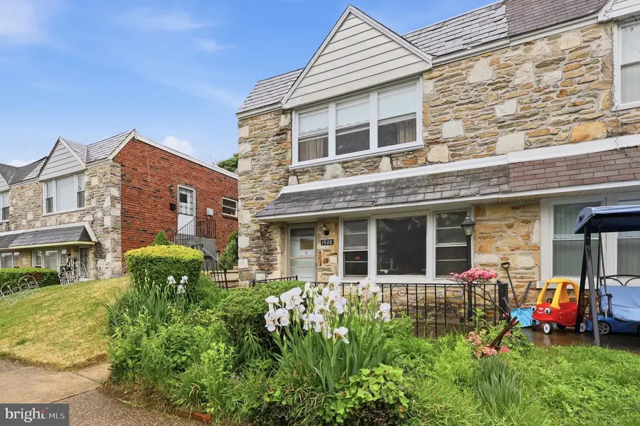 1928 Goodnaw St, Philadelphia, PA 19115 - #2