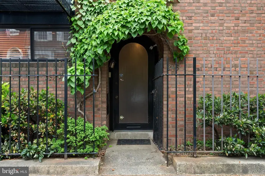 245 S 3rd St, Philadelphia, PA 19106 - #2