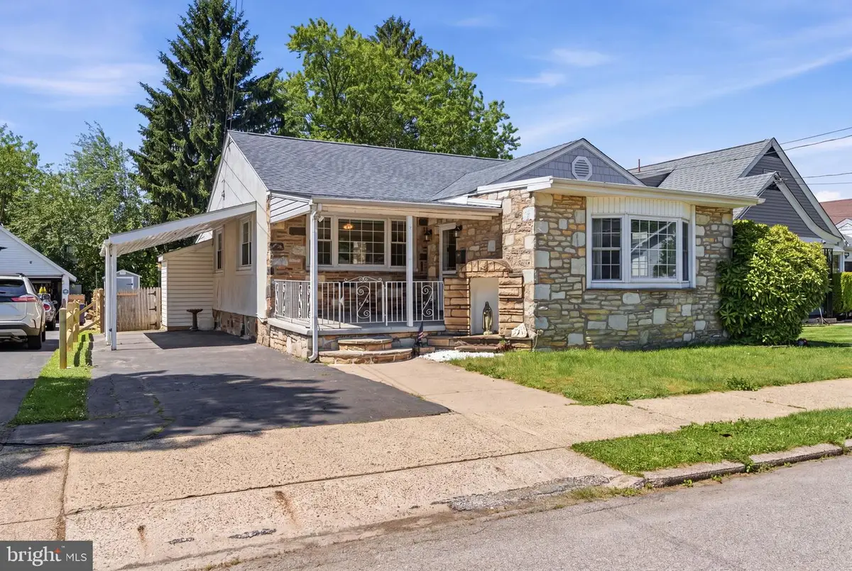712 Benson St, Philadelphia, PA 19111 - #1