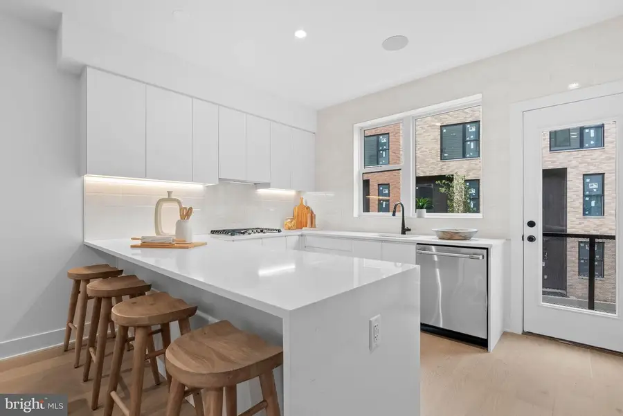 654 Fairmount Ave #model, Philadelphia, PA 19123 - #2
