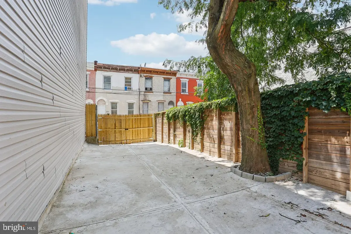 2227 N Waterloo St, Philadelphia, PA 19133 - #1