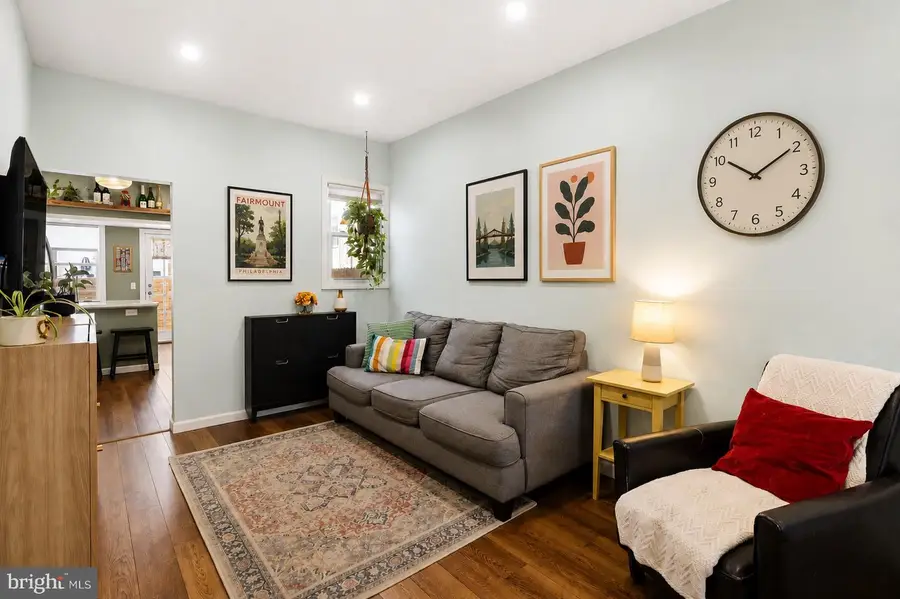 880 N Myrtlewood St, Philadelphia, PA 19130 - #2