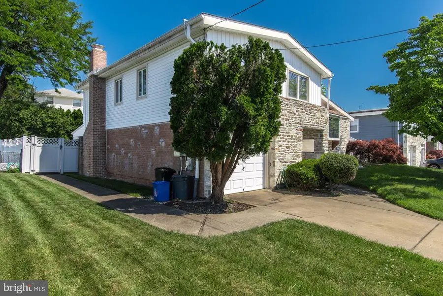 9316 Laramie Rd, Philadelphia, PA 19115 - #2