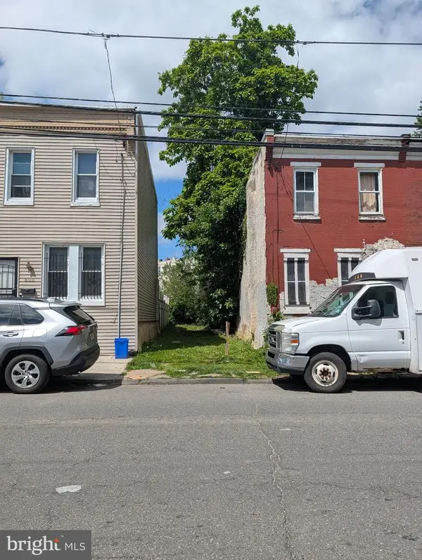 810 N 42nd St, PHILADELPHIA, PA 19104