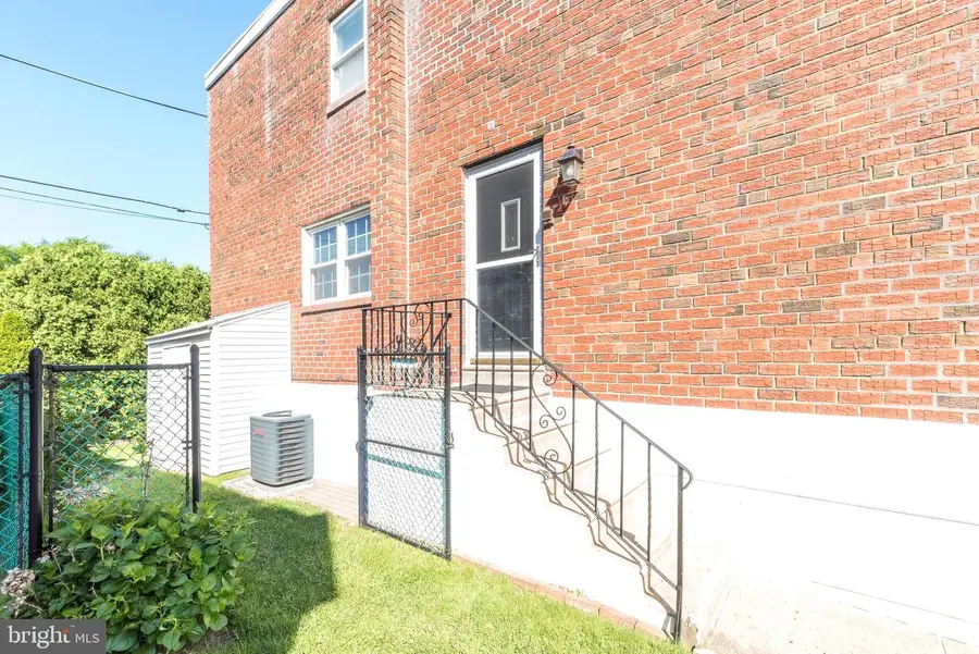 813 Green Valley Dr, Philadelphia, PA 19128 - #3
