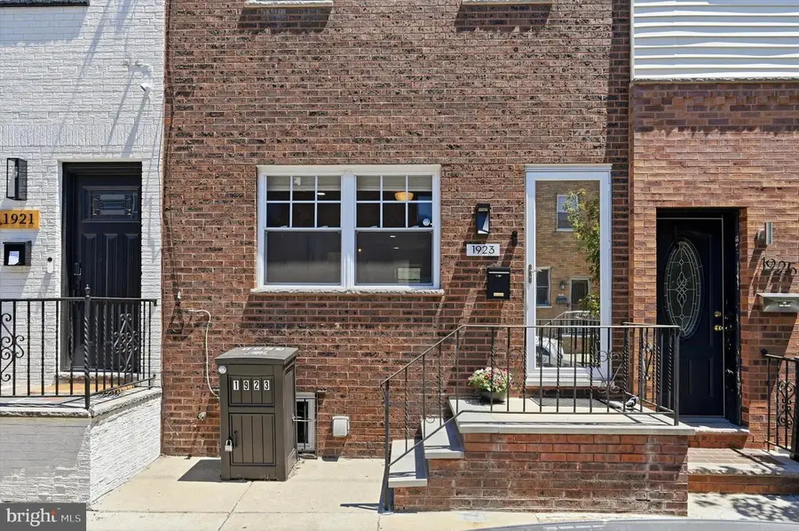 1923 S 10th St, Philadelphia, PA 19148 - #2