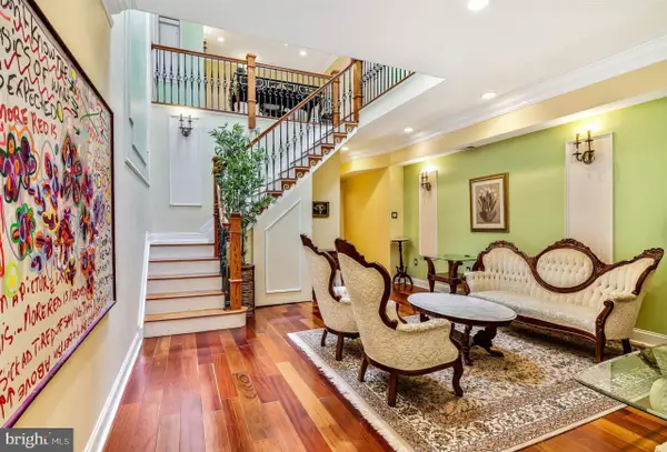 26 S Strawberry St, PHILADELPHIA, PA 19106