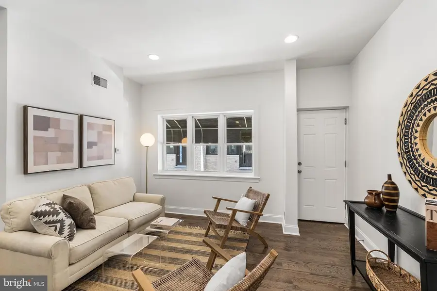 902 Emily St, Philadelphia, PA 19148 - #2