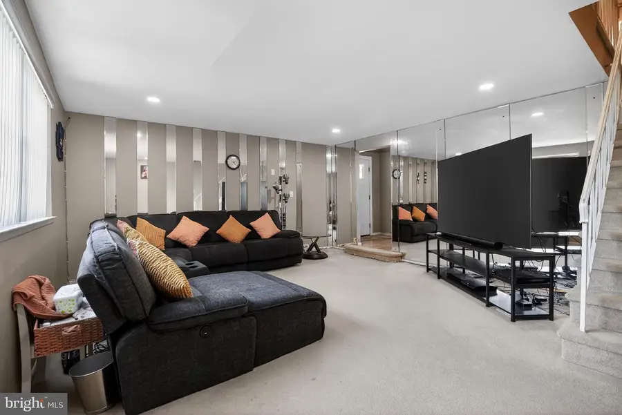 8906 Sylvia Ln, Philadelphia, PA 19115 - #3