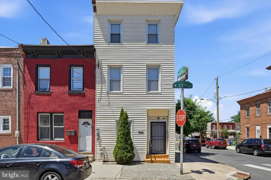 742 N 37th St, Philadelphia, PA 19104 - #3