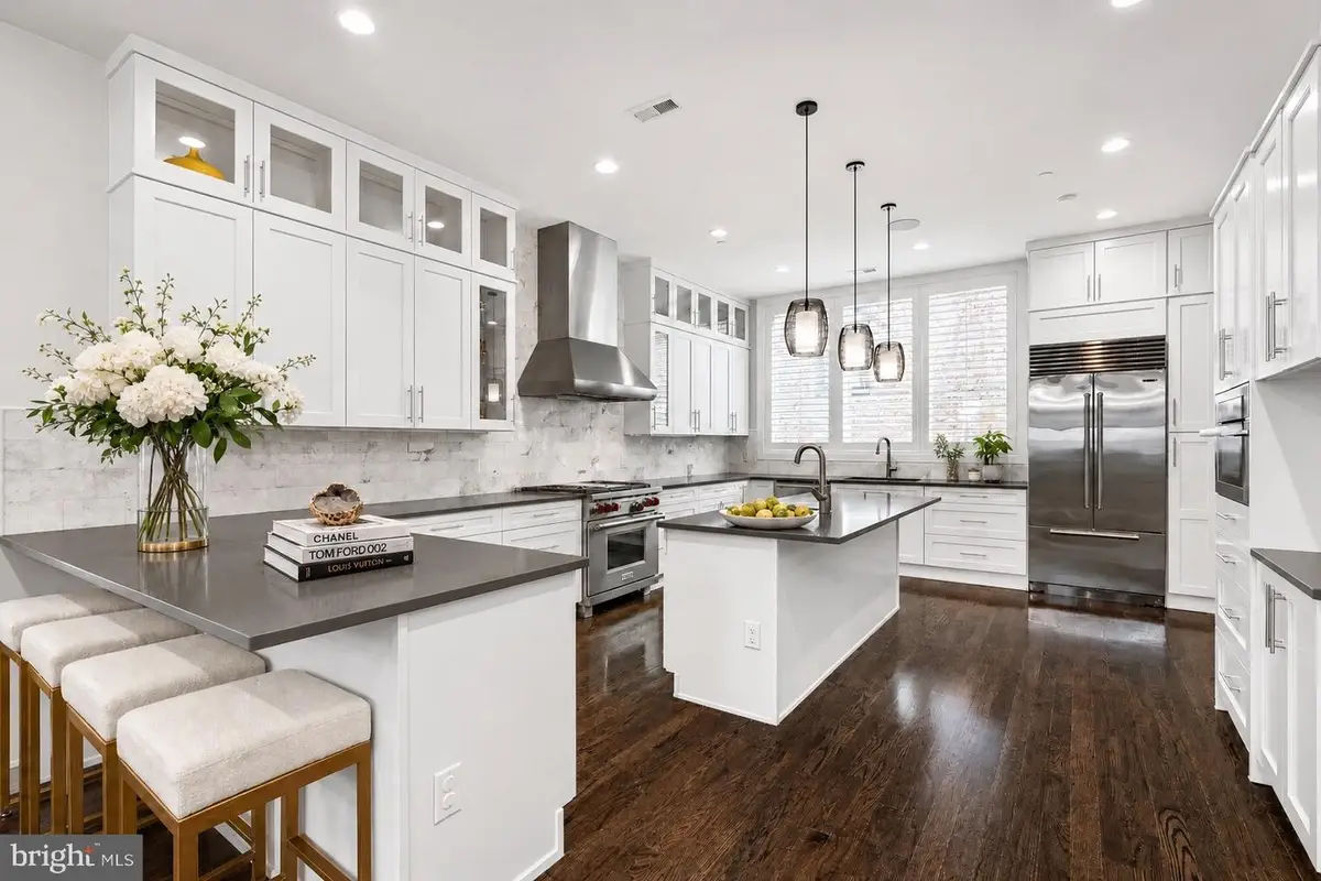 218 S 3rd St, Philadelphia, PA 19106 - #1
