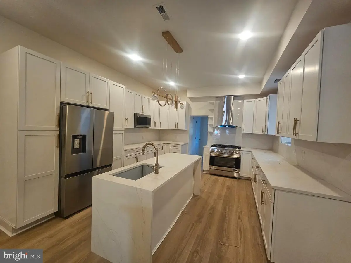 83 W Sharpnack St, Philadelphia, PA 19119 - #1