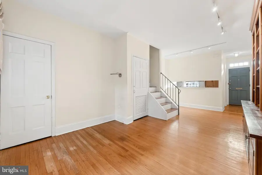 327 Lawrence Ct, Philadelphia, PA 19106 - #3